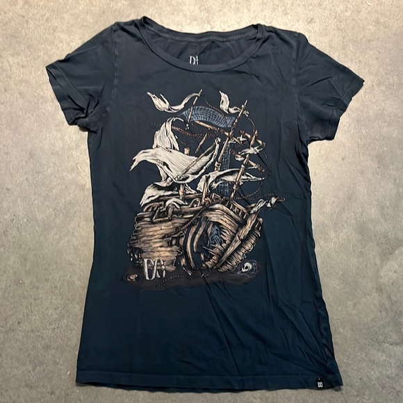 3/$15! DC Shoes Shipwrecked Pirate Ship Tee T-shirt L - Picture 1 of 6
